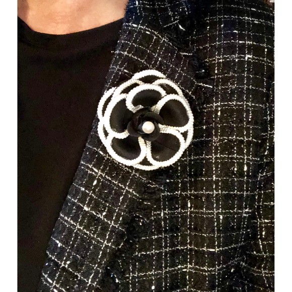 Camellia Brooch (White Only) - Picture 3 of 9